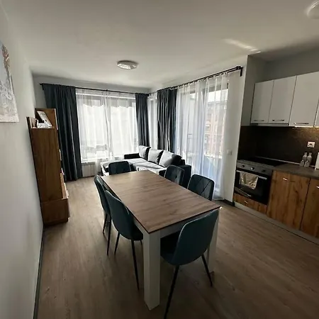 Apartment Family And Friends *
