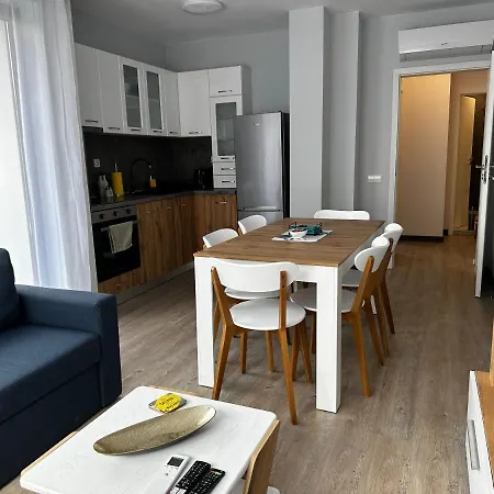 Apartment Family And Friends *